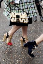 London-fashion-week-Autumn-Winter-2014-Street-Style-the-details-1.jpg