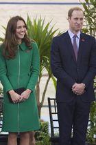 Duchess Cambridge Kate Green coat april 2014.jpg