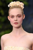 Elle Fanning Beauty make up 08 may 2014.jpg