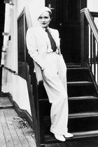 Daytime-Suits-Marlene-Dietrich-tie-1933.jpg
