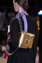 Prada-Bag-hold-Autumn-winter-2014-2.jpg